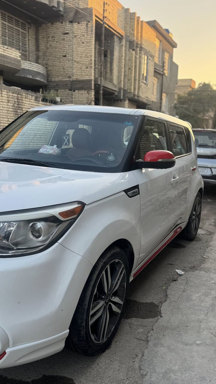 السلام عليكم صول 2017
نص فول بلاس وارد امريكي 
حادثها بدايه البنيد بدون ايرباك وبدون دواخل لا لغد ولاشاصي مكفوله 
تخم تاير جديد 
ادامه محرك قبل سبوع 
كير AT محرك 2000
تحكمات جهتين 
وبعد بيها هواي مواصفات السياره ربع متصرف عليها استخدام بيت 
مكان السياره بغداد الحبيبيه 
***********
‏‭0772 262 1485
