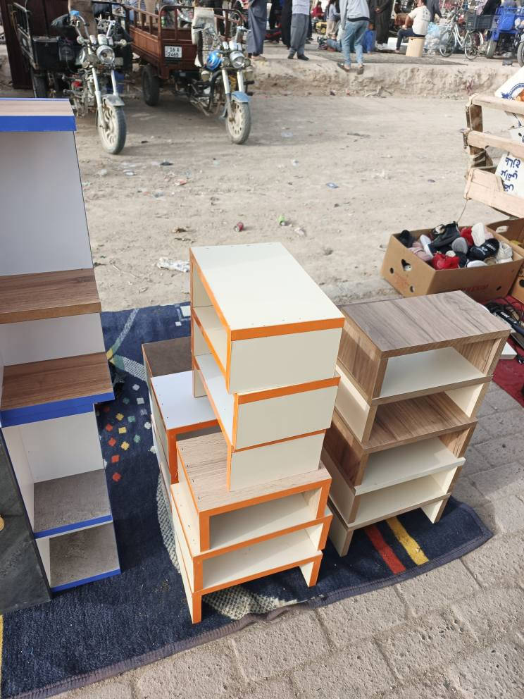 عيني شكو شيء موجود وش يخطر ببالك من تزكام وتختات ورفوف وقفص طيور كل هذا بسعر زين مكان نجف وشغل ايد على الضمان/***********
