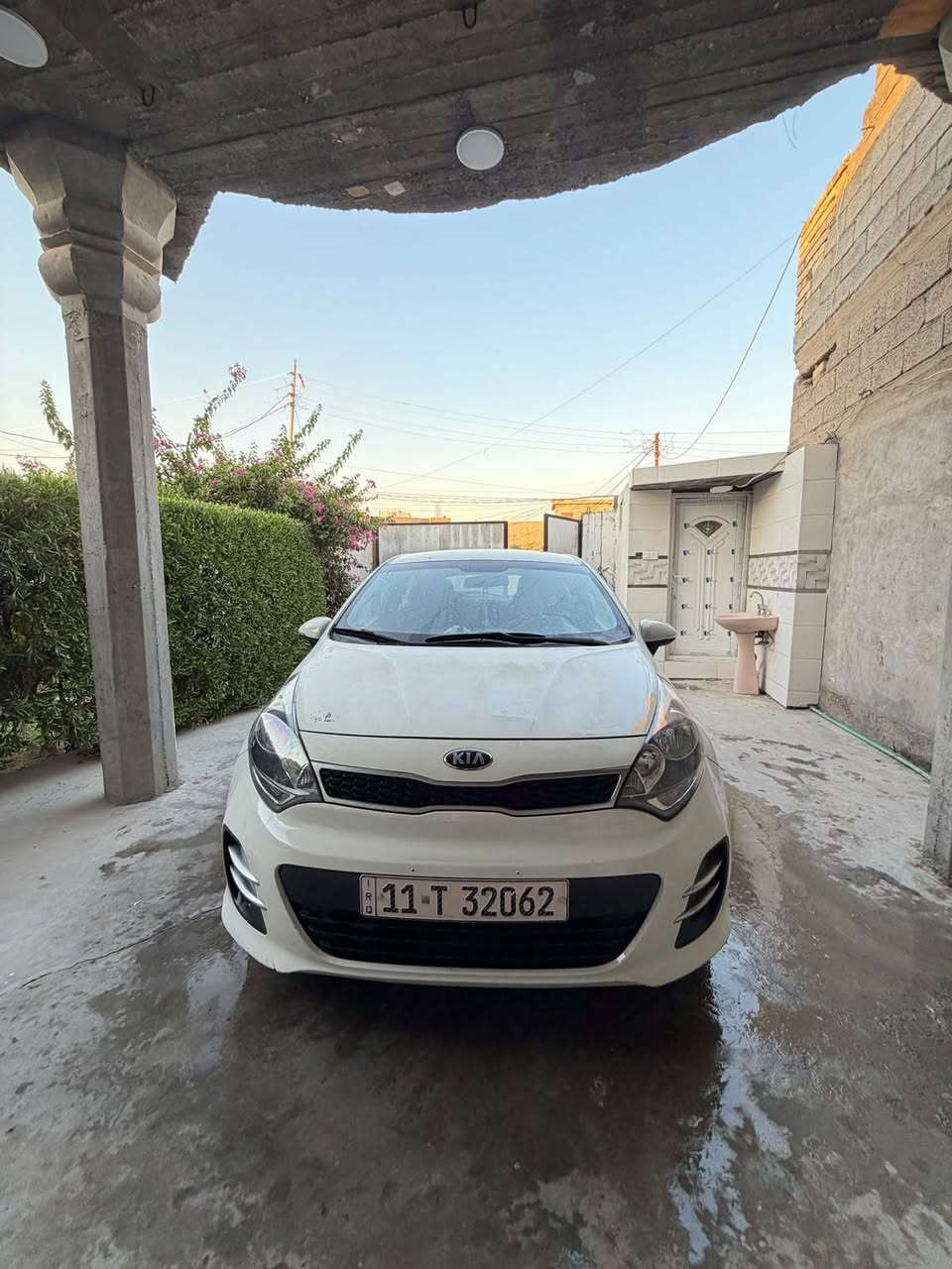السلام عليكم 
كيا ريو ٢٠١٧ خليجي 
محرك ١٦٠٠ دوش
السياره كفاله عامه من الصبغ ، محرك ، كير تبريد  
رقم الدولي الجديد
ماشيه ٧٧ الف 
السعر : ٩٥ ورقه وبيها مجال بسيط العنوان بغداد المدائن 
للاتصال : ***********
