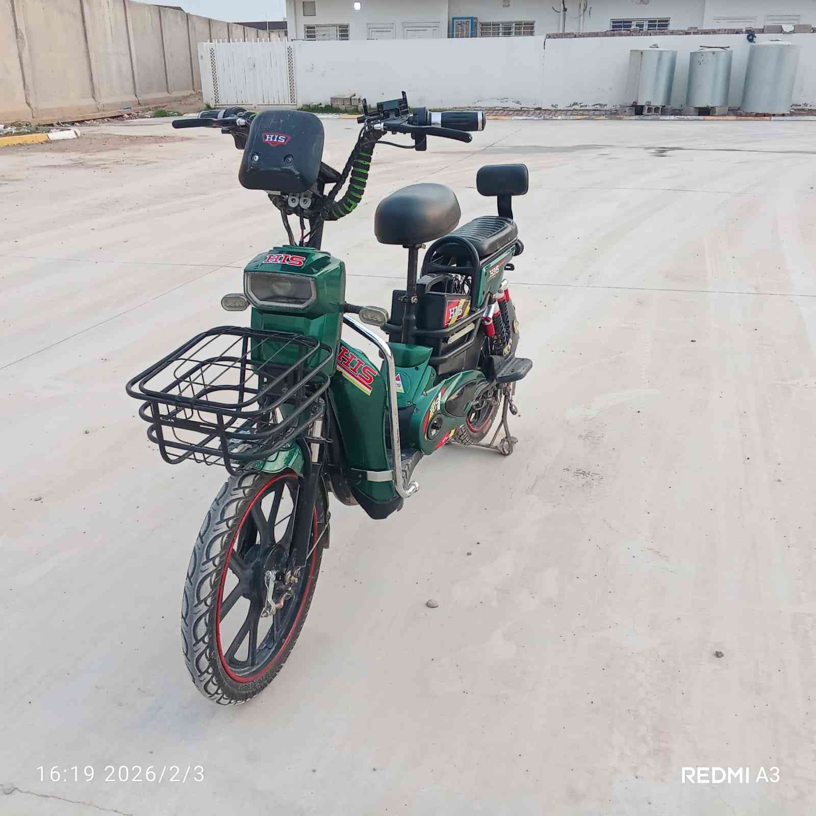 السلام عليكم بيسكل شحن للبيع بطريات جديد فقط ثنين وگفات الباقي بل شرط شاحنه محترگه ما بي موديل 2025دبل اشاره ملف چبير بيسكل نضيف السعر175او بي مجال للشراي خابر او دلل ***********مكاني كركوك
