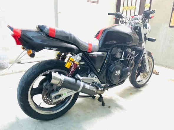 سلام عليكم دراجه CB 400 كامل مكمل دراجه خرسه محرك كاتم كهربائيات كامل دراجه ما ناقصه بس خيال واطلع
 تايرات جديد  صالنصه رياضي صوته كلش حلو  مكاني كركوك سعر (واحد ونص)مو شراي لا تراسلني ***********
