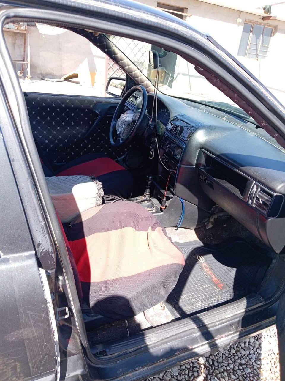 اوبل فكتره نضيفه ورخيصه
تحويل مباشر سنويه ماساقطه 
بأسمنا 
محرك ١٨٠٠ المرغوب كلشي بيها شغال 
تنته كير ومحرك شرط طخم تاير 
المكان صلاح الدين بلد 

***********

السعر ٣٠ وبيها مجال

