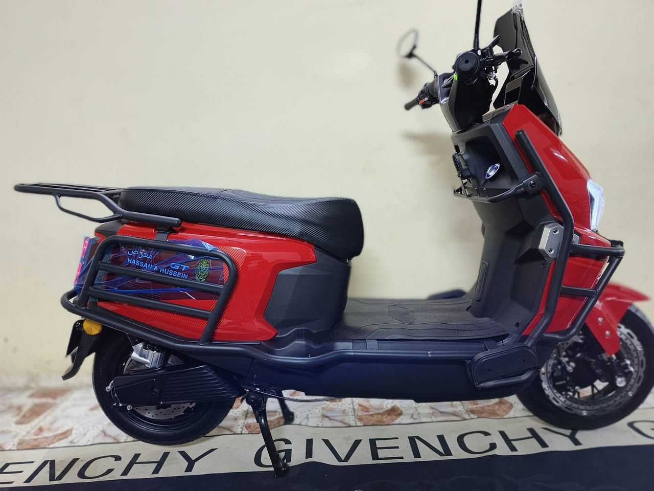 السلام عليكم ورحمة الله وبركاتة...
دراجة كهربائية نوع الصاعقة موديل 2026الشكل الجديد بعدهة زيرو ممستخدمة

بطارية ليثيوم فوسفات الحديد

ملف 2000W

72V

4تحويلات سرع

السرعة 100

نظام البكRالرجوع الى الخلف

نظام البارك P

 مانع انزلاق

صعود منحدرات

CROSS مثبت السرعة

تشغيل بصمة + تحكم عن طريق الموبايل+كارتNFC +سويج طوارى+جهاز الانذار وقفل الامان

شاشة TVT  تاب نظام تحديد الأعطال والاعدادات والتنبيه

بريك امامي خلفي دسك هيدروليك نظام Abs

تايرات حجم 90/90/12 العالي جلاتيين

لايت عالي ناصي زنون... رماش... سكن لايت لد مسطرة... دبل اشارة... سطاب لايت لد شمعة... اشاير يمين يسار... هورن

Mb3بلوتوث

شاحن ذكي فصل تلقائي عند امتلاء البطارية بلشحن وتدعم الشحن السريع

منفذ شحنUsb

كشن سياحي طبي

السعر مليون و250ألف وبيهة مجال للشراي

العنوان العطيفية قرب جامع براثا

رقمي ***********
