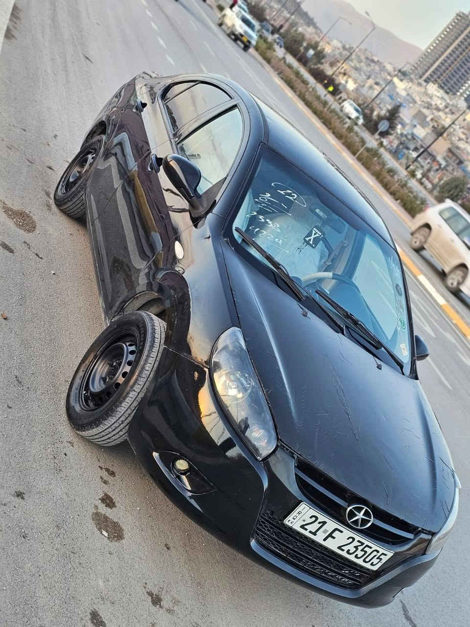 جا ک .2012بێ بۆیا خ 

مه کینه  زنجیری مه کینه مه رخوب.

گێر مه کینه ته قه و ڕه قه کا ره با یی به شه رتی ده ڤیته ر..

کوشنوو  گا عی و نا و دا شبڵی هه ر لۆکه ..
ڕۆنوو تا یه ی تا زه یه ..
بێشوو.  دوا ی تا زه دا گیرا وه 

 سه نه وی تا زه یه ته حویلوو خه را مه به شه رت..

 گۆڕینه وه شه که م له سه ر دڵ گرتن..
53گه ڵا و معا مه له یه برا یا نه .

له سله یما نیم 

*********** السليمانية, العراق
