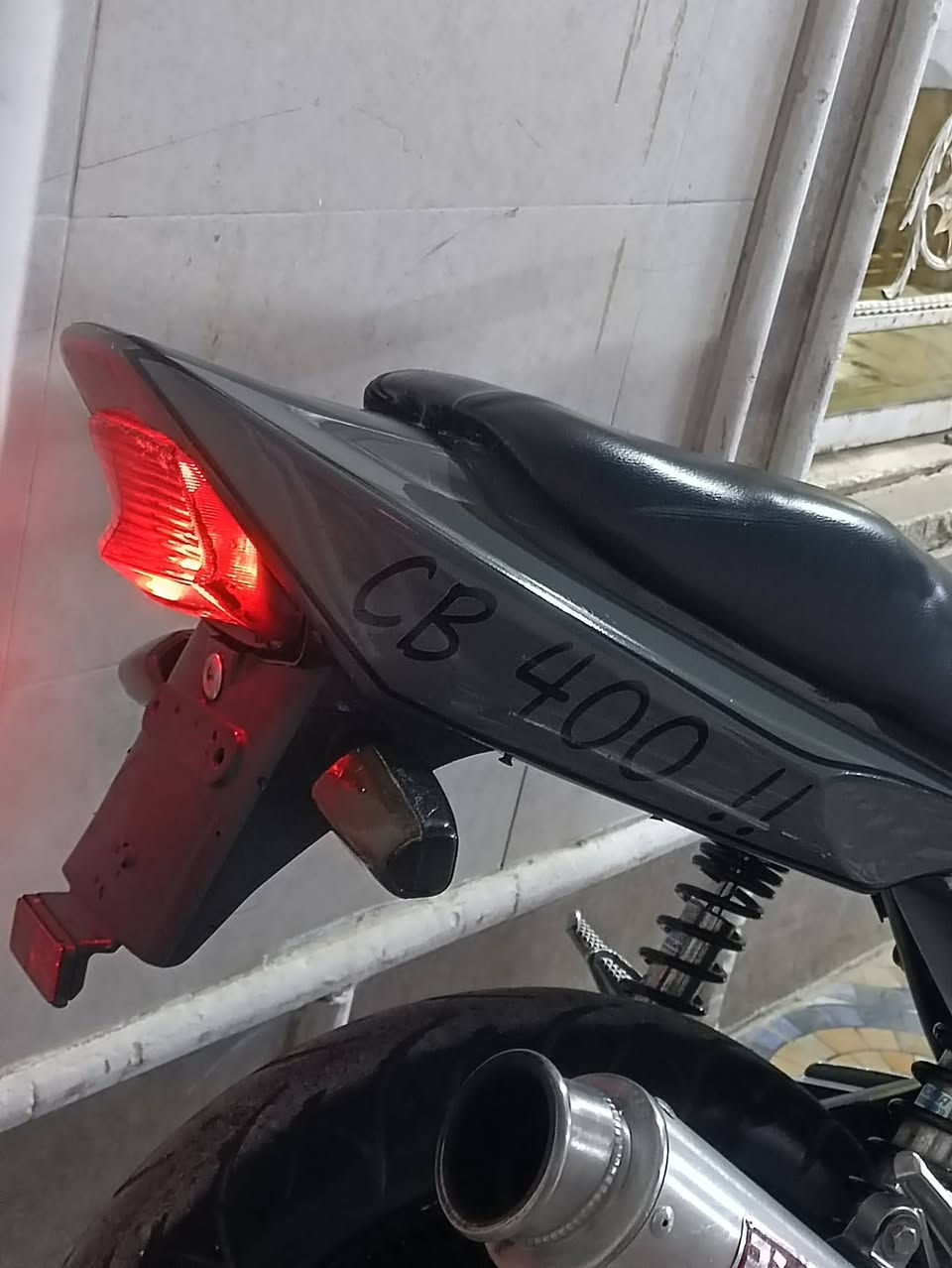 سلام عليكم                CB400 جيل ثاني حديث هايبر سكيورتي16 ولف +  

دراجة ع وضع الشركة رمبة مكفولة عام جيب كوستر فيترية وتعال افحص 

مابيهة لا جطل ولا وايرات طالعة وطابة ع بلاد ستوك 

دهنهة جديد قبل سبوع مبدلة دراجة مناقصهة شي شلعة معدل تخوف اكزوز طرب 

نازلة من كلشي وكلاشي مكاني بابل سعر 1650

 ***********
