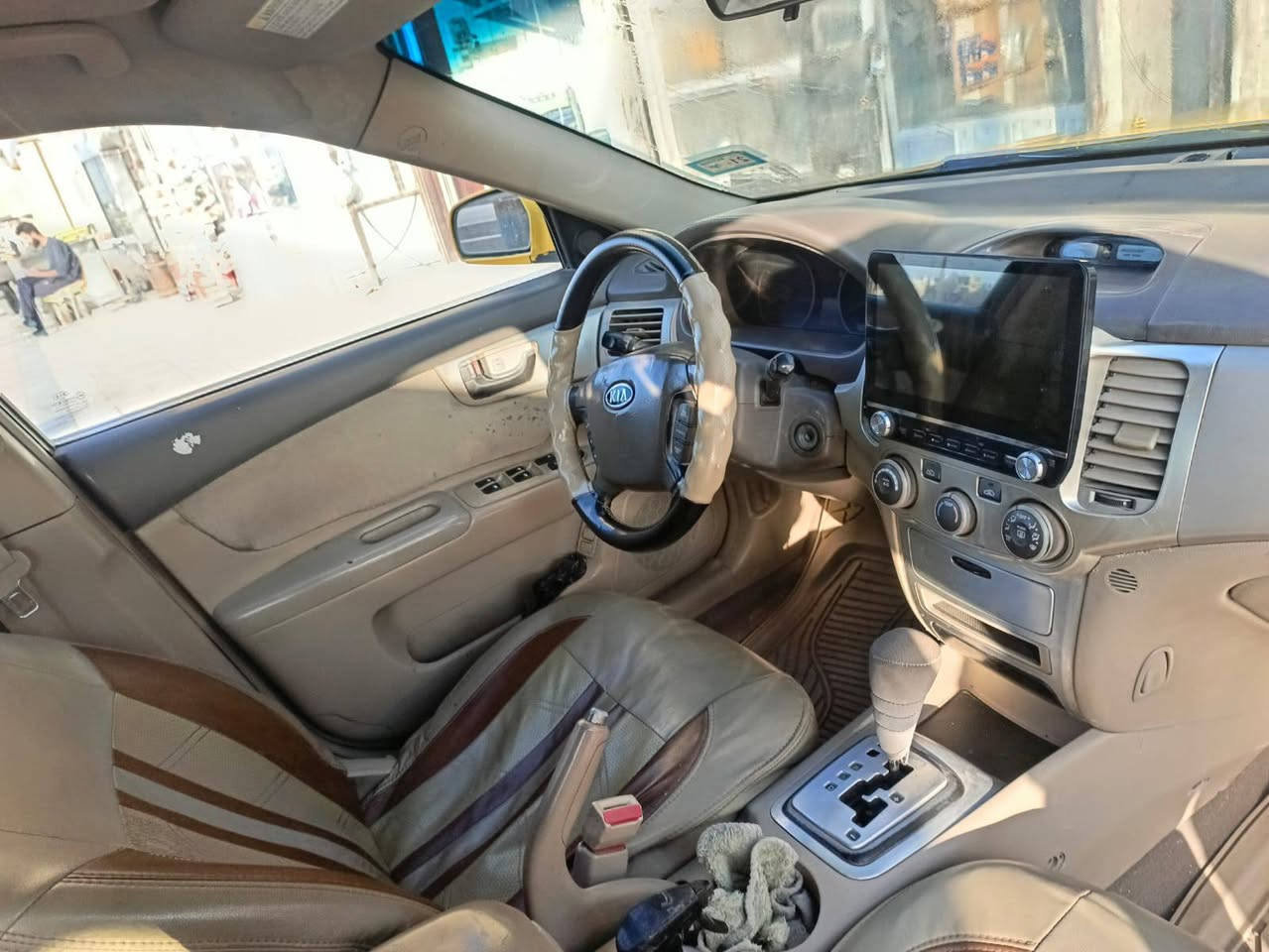 سلام عليكم
كيا اوبتيما 2008 وارد امريكي 
رقم بغداد انكليزي 
ضربتها حوض السبير برانكيت سليم 
تخم تاير حداديه باتري كهربائيات كله جديد 
مكاني ناصريه مركز 
***********
مكلف ب نشر وهاذه رقمه صاحب السياره
