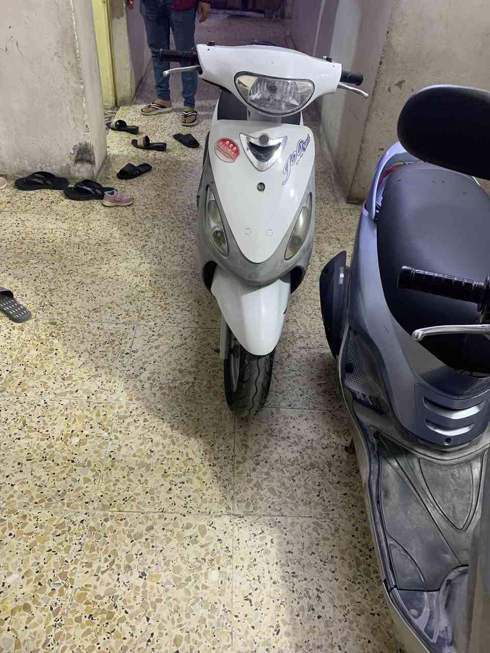 السلام عليكم دراجه بريز و ماكس منغولي الدراجتين شغالات صار 3نزلن رمبه الدراجات خير من الله دهن بانزين ما مفتوحات مكاني مدينه الصدر سعر الماكس 600 وبيها مجال و سعر البريز 700 وبيها مجال الرقم *********** متواجد بس اتصال
