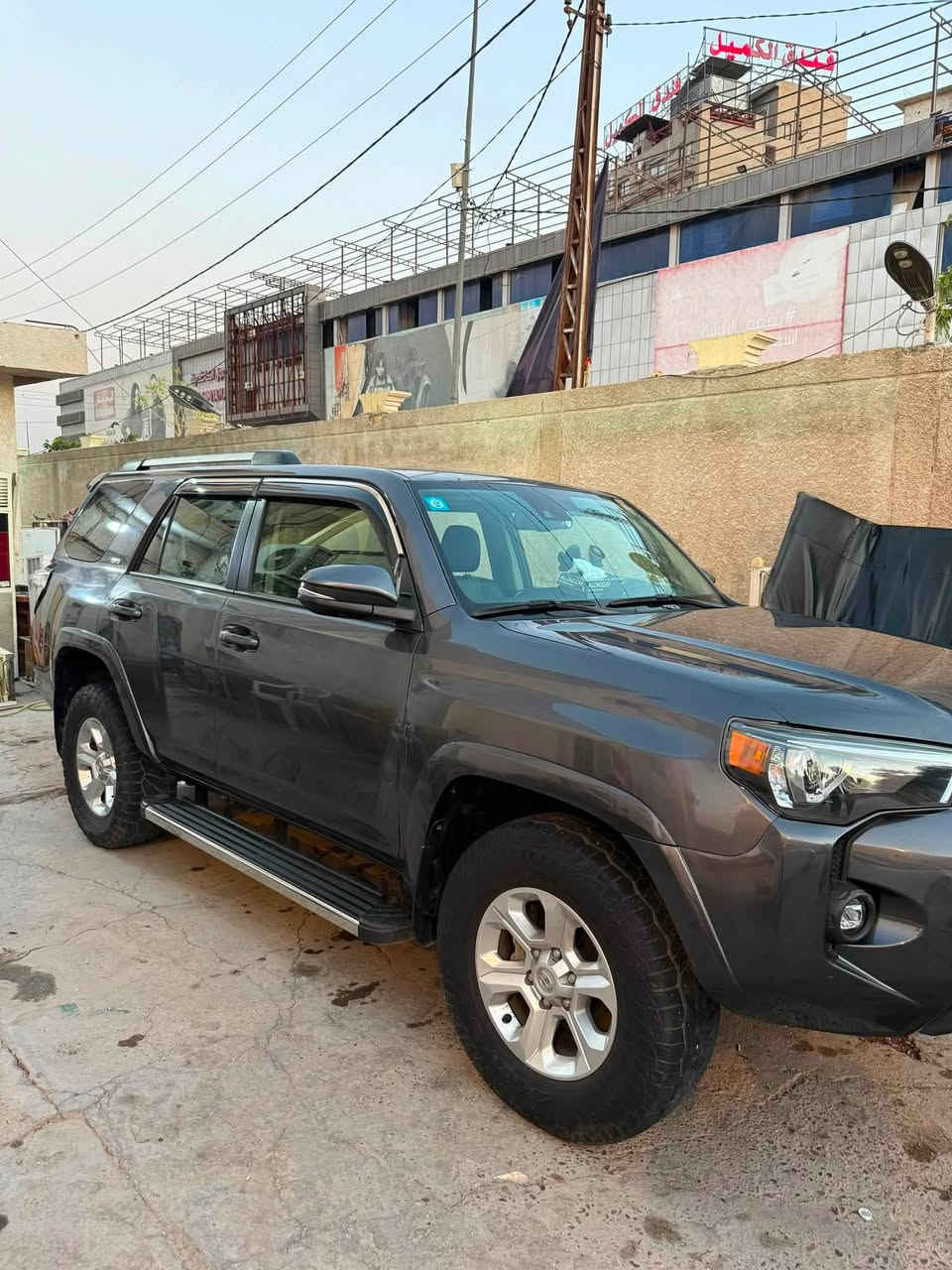 السلام عليكم 4RUNNER SR5 SE PRIMIUMM اعلى فىة
ماشية 59km
فول مواصفات فور ويل وبصمة وفتحة وكشنات جلد وكهرباء وتدفئة كشنات ومقود ورادار 360 وكامرات 360 وانظمة قيادة ومنحدرات وتحديد مسار  الخ 
السيارةمعروضة 270 ورقة 
ه / ***********
