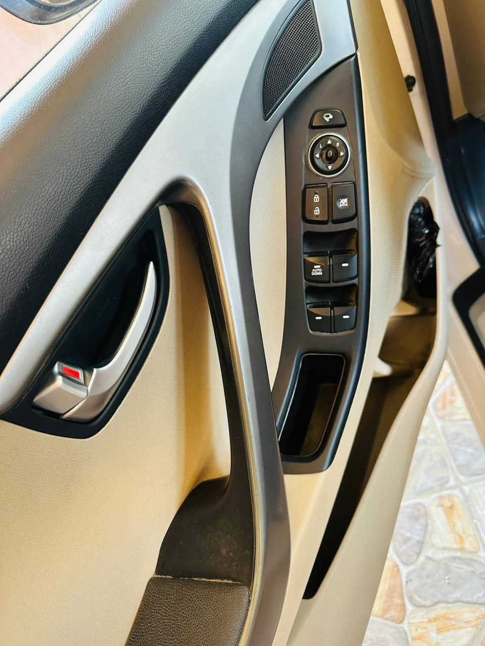 السلام عليكم النترا خليجي. موديل 2016 موصفاته نص فول فتحه سقف اشاره بلمري تبريد قطعتين تحكم ستيرن جهتين حساس خلفي  رقم بغداد مكان سياره بابل الاستفسار ع *********** صور سونار موجود بلمنشور سعرها 145 وبيه مجال
