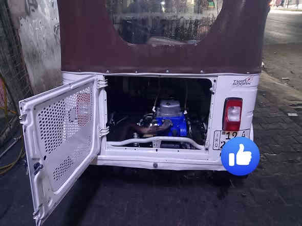 سلام عليكم 
تكتك 22رقم وسنويه نكليزي  بسمي
مكينه وكشر مكفول بجيس
مكاني بغداد محموديه 
***********
