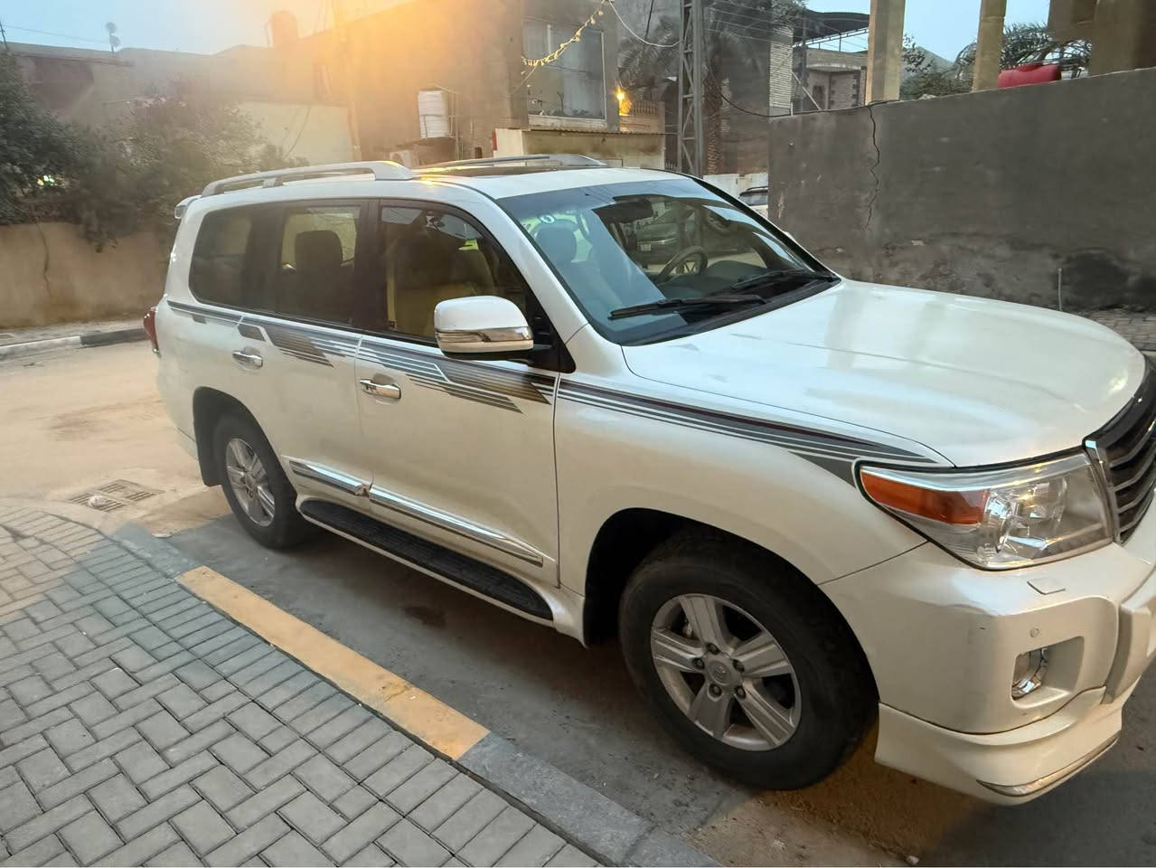 مكلف بالنشر تويوتا لاندكروز موديل 2012 السيارة مكفولة من الصبغ والضربة والتبديل محرك وكير جدد على وضع الشركة تبريد خير من الله 
للاستفسار 
*********** البصرة, العراق
