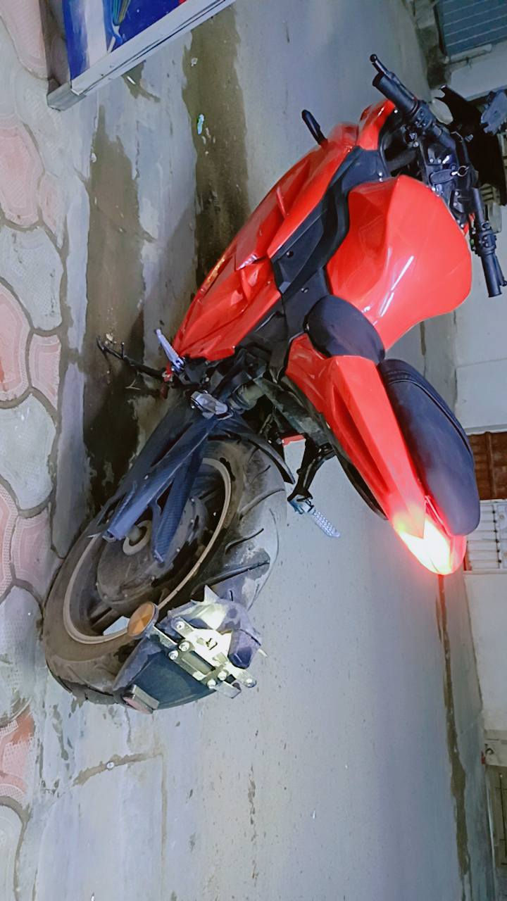 السلام عليكم متاح بطحه شحن ايطالي محركهه 6000
6بطاريات 
مكاني بغداد الخطيب الزراعي
مع شاحنه
+دبل بصمه 
***********
سعر 3٫500مليون ونصف 
وبيهه مجال
