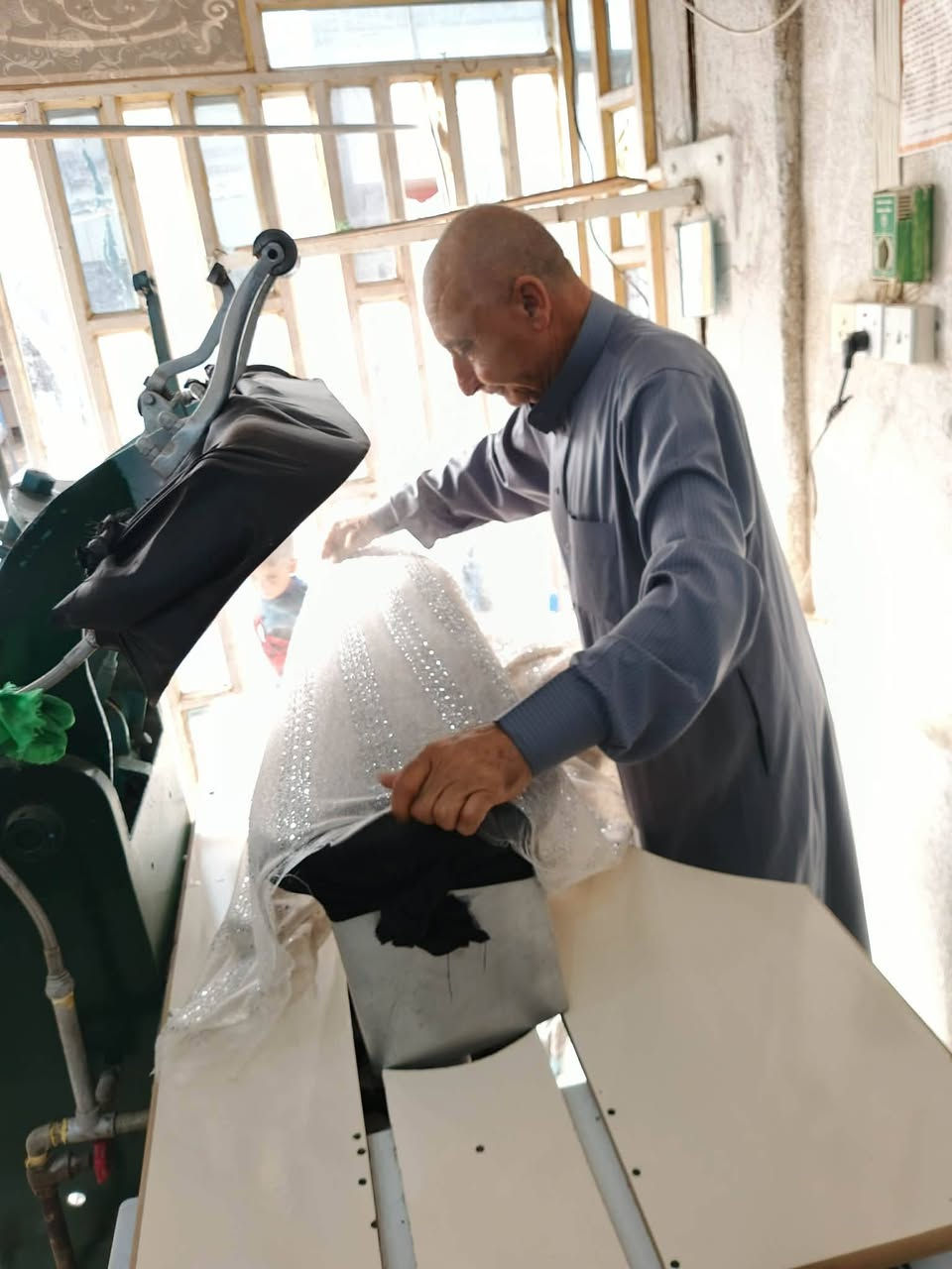 مكوى ام البنين الزبيديه السوق القديم محلات شعلان القديمه مستعد غسل وكوي بدلات الاعراس وملابس الافراح وكافة الملابس وباسعار مناسبة رقم التلفون ***********
