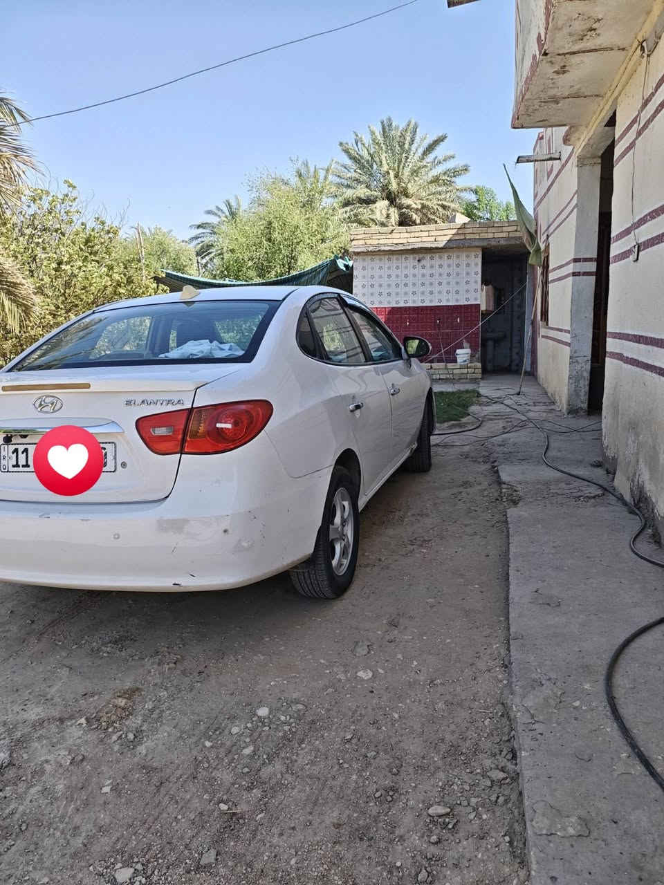 🚗 للبيع: هيونداي إلنترا 2011 (خليجي)
المواصفات العامة:
الماركة والنوع: هيونداي إلنترا 
الموديل / سنة الصنع: 2011.
رقم السيارة: بغداد دولي
المواصفات: خليجي، السيارة 
حالة المظهر الخارجي بكل أمانة ووضوح:
الجانب الأيسر: الجاملغ الأمامي الأيسر مبدل ومصبوغ، مع وجود صبغ ومكانات معجون متفرقة بالجانب الأيسر (شغل نظيف ومرتب).
الجانب الأيمن: يوجد صبغ مع مكانات معجون، وتكحيل  
 صبغ الدعامية الأمامية والخلفية (تجميلي لضيع الشخوط) 
القمّارة: قمارة بلاد (بيه رصعات بسيطة جداً .
الخلاصة:
السيارة نظيفة ومظهرها الخارجي حلو ومرتب، داخلها نظيف جداً، وميكانيكياً (المحرك والكير والتبريد) بحالة ممتازة وما تحتاج أي مصاريف. مناسبة جداً للي يدور سيارة عملية واقتصادية للاستخدام اليومي.
السعر المطلوب: [103] 
المكان / المحافظة: [بابل - جبلة / 
للتواصل والاستفسار: ‏‪***********‬‏] (***********)

