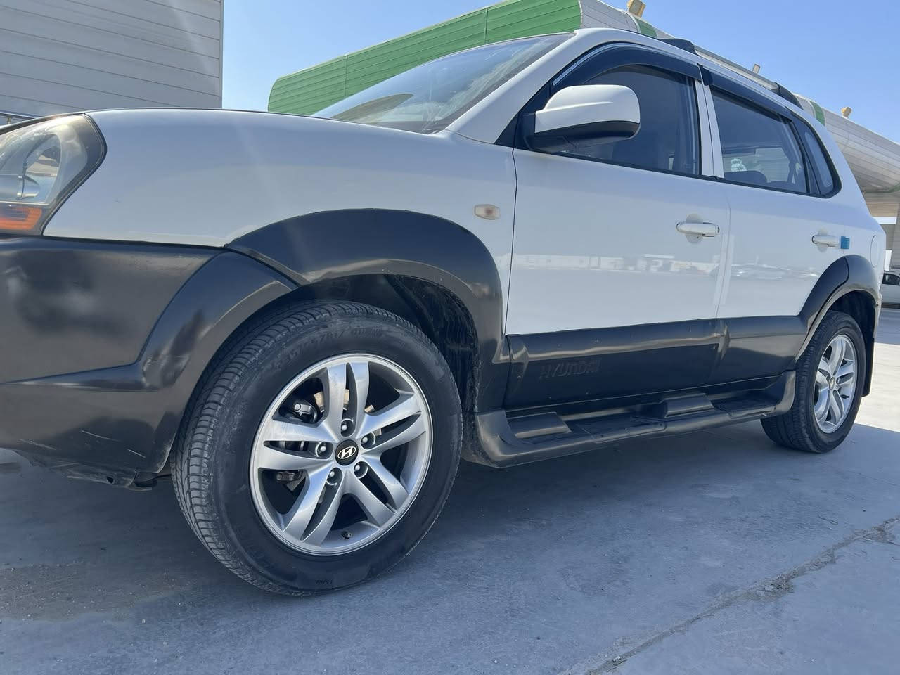 توسان ٢٠٠٩مكفوله ماعدا البنيد وشويه بلجاملغ صبغ جاهزه من كلشي ماعايزه اي شي للاستفسار ***********سعره ١١٥وبيه مجال قليل مكانه بابل
