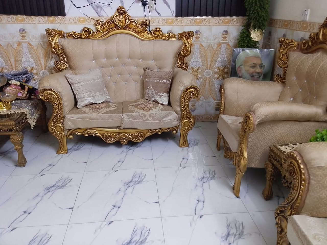 السلام عليكم تخم قنفات عشره مقعد جديد مع طبلات تسكام السعر 800مكان بغداد مدينة الصدر اي استفسارعلى رقم الهاتف ***********
