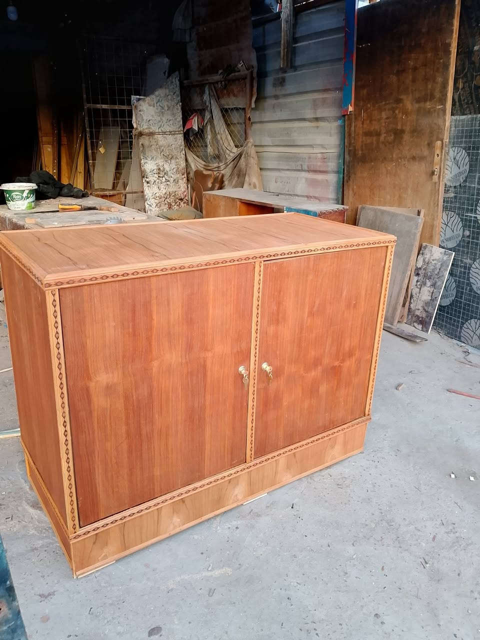 بوفيه فراش نضيفه جدا جدا جدا ثكيل تسكام صاج خارج داخل ٧٥ الف مكان بغداد شعله جكوك  موجود توصيل داخل بغداد بل عافيه عل يأخذه ***********
