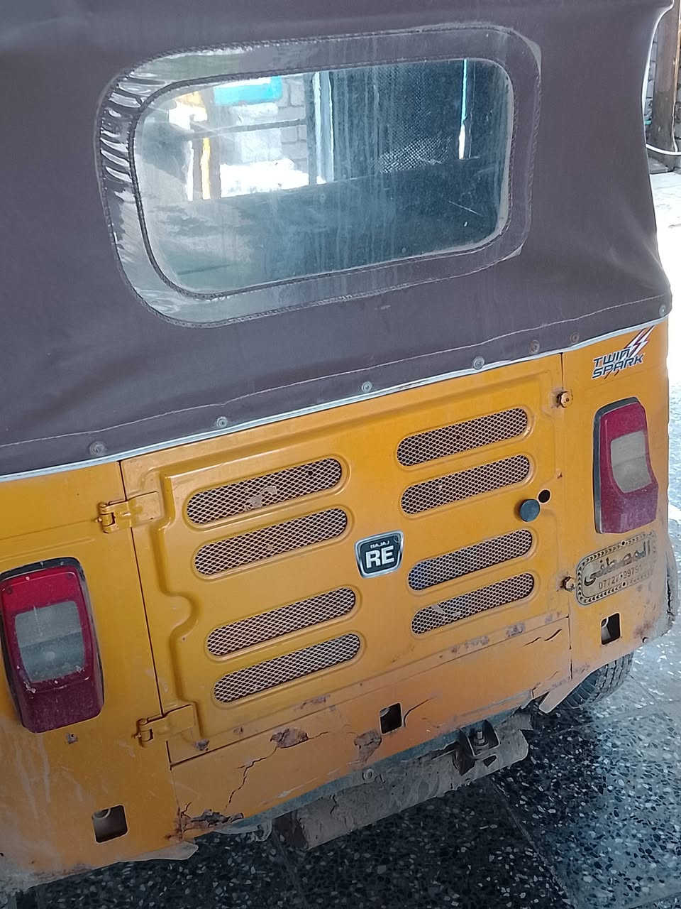 تكتك للبيع 19 شهر 10 مضلع  رقم وسنويه بغداد  لا تنقيص ولا تبخير يحتاجلها سمكره وصبغ بيها خياس بسيط سعرها 5250 بيها مجال حك الجيه  مكلف بنشر رقم صاحبها ***********
