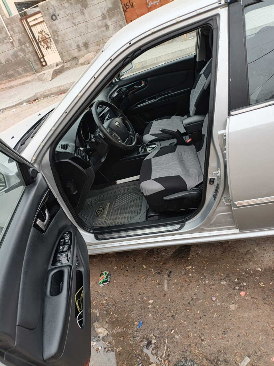 كيا اوتيما 2010 ادوات ادوات ادوات السيارة جاهزة على اخر حبة  كصة جنطة  ارقام سليمانية الانكييزي الدولي متومة طبق الاصل  روح وين ماتريد بيها  
شاشة عدسة دوارة 
كشنات جلد تدفئة بالكشنات 
تحكم ستيرن  شفتات بالستيرن
  بصمة تقفيل وتفتيح 
مري شفط اشاير بالمري 
محرك 2000 دوش المرغوب مو GDI 
كير ايتي  المرغوب  مو CVT 
السعر 47 وبيه مجال بسيط حك الجية 
السيارة كفالة  كير محرك  كشر حدادية ماعدة الدبلات الورة بدن يستهلكن  العنوان بصرة  
***********
