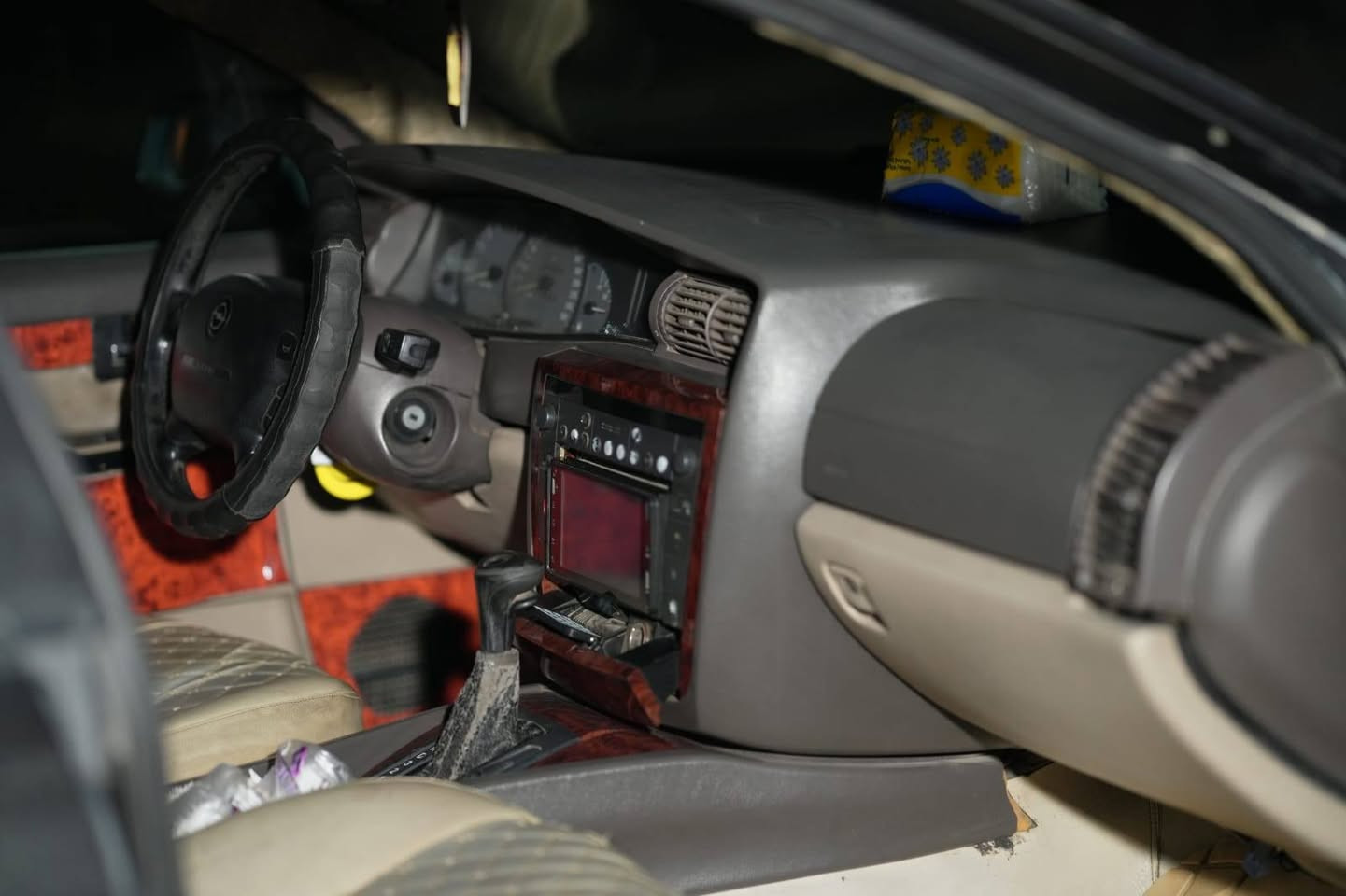 السلام عليكم ورحمة الله وبركاتة  السياره للبيع اوبل اوميكا موديل 2000كير توماتيك تبريد شغال شرط كير ومكينه كشنات جلد تدفئه بالكشن مواصفاتها حلوة و سياره مناقصها شي سعرها 48 شرط التحويل  بيع مستعجل وبيها مجال  حك الجيه للتواصل عبر الرقم ***********
