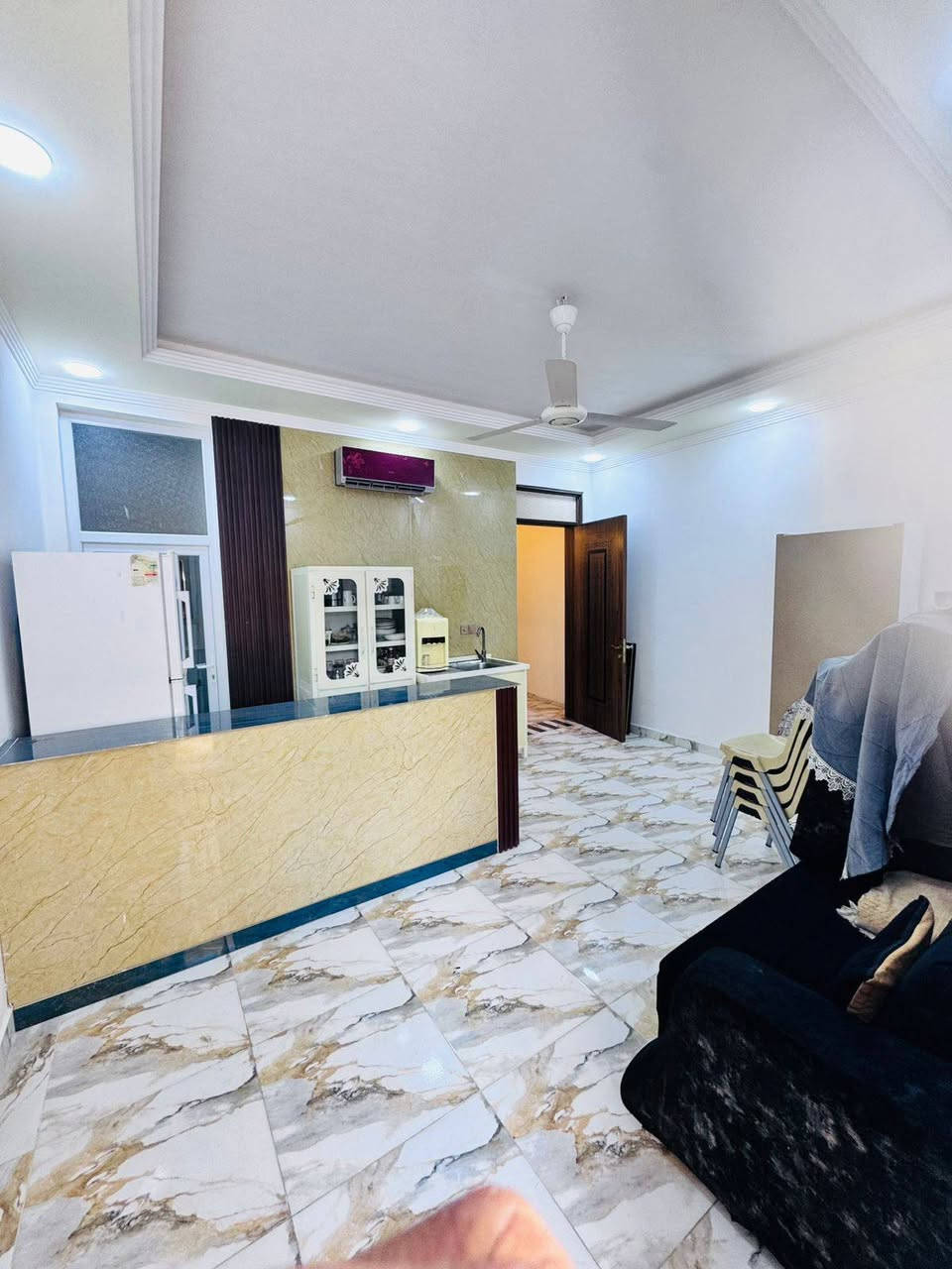 دار لرهن مساحه 85 متر مكانه نجف مجمع بيتي مقابيل مجمع لكرار سعر رهن 15 وسنه وقابل لتجديد يحتو عله غرفه ومطبخ ومطبخ حار وحمام 
استفسارخاص***********
