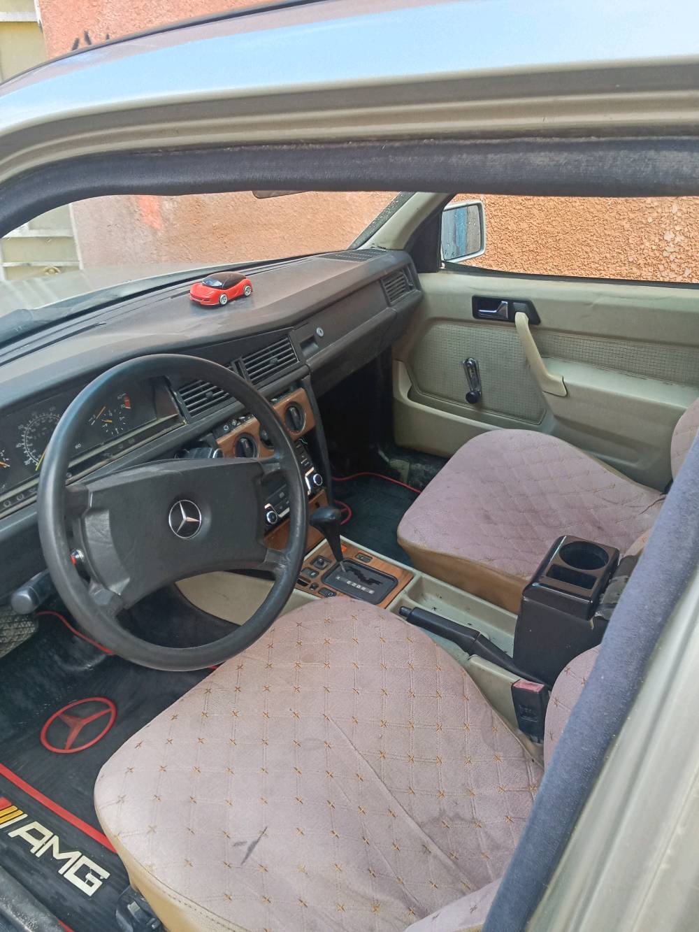 مارسيدس موديل 91 4سلندر كير مكينه بلاد سنويه لل28 بسمي وتبريدهه شغال سلايت عاطل سعرهه 58وبيهه مجال صدر امامي خلفي %80 مصبوغة حزام مكان الشعب سبع قصور 