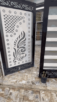 اللهم صلي على محمد وال محمد
البيت للبيع مساحه 150زراعي الضباط الثانيه قرب الشهداء الثالثه مسلح رفت عالي عن الشارع بناء حديث شارع تجاري 
***********
