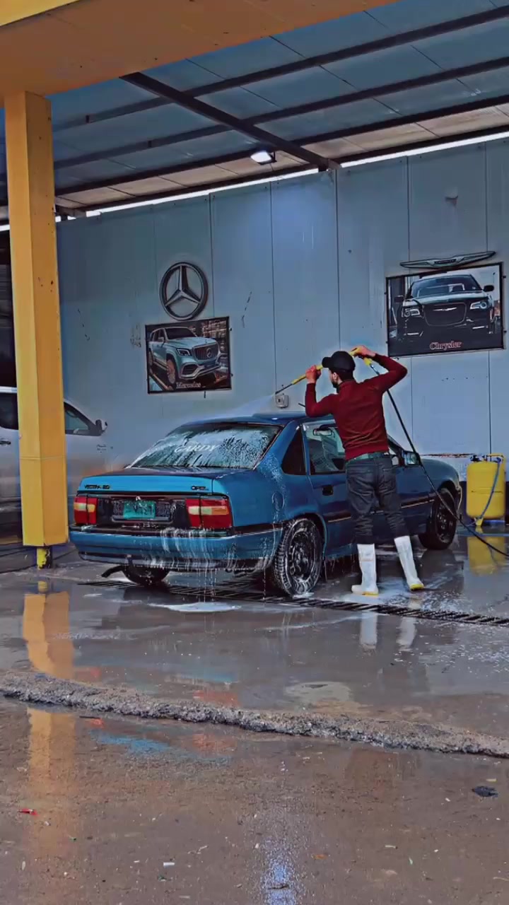 سلاوی خواتان لیبی
ئۆپل فیکترا مۆدیل ١٩٩٢
ماشاللە سەیارەکە بی موشکیلەیە  
ئەیبی ئەسە دوو چامی کارەباهیە پاوەرە 
سەنەوی لەگەلە وەلالەشی بە ناوی خۆمە 
ناو نیشانیش لە هەولیرە 
تیبینی 
چوار تایەی تازەیە تاخم پیشی کەمیکە گۆراوە یانی هەفتەیەکە 
نرخەکەشی ٢٧ وەرەقەو مەجالیکە کەمی هەیە *********** بۆزانیاری ئەوەش رەقەمەکەیە
