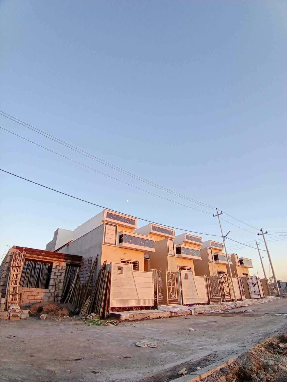 4بيوت للبيع 
الموقع.الملاييين الثانية.مجمع الملك  
المساحة .108م الواجهة 6
الطابق الأول .استقبال وهول وغرفة و صحيات 
الطابق الثاني.غرفة+بيتونة
السعر 68 وبي مجال
للتواصل ***********
***********
