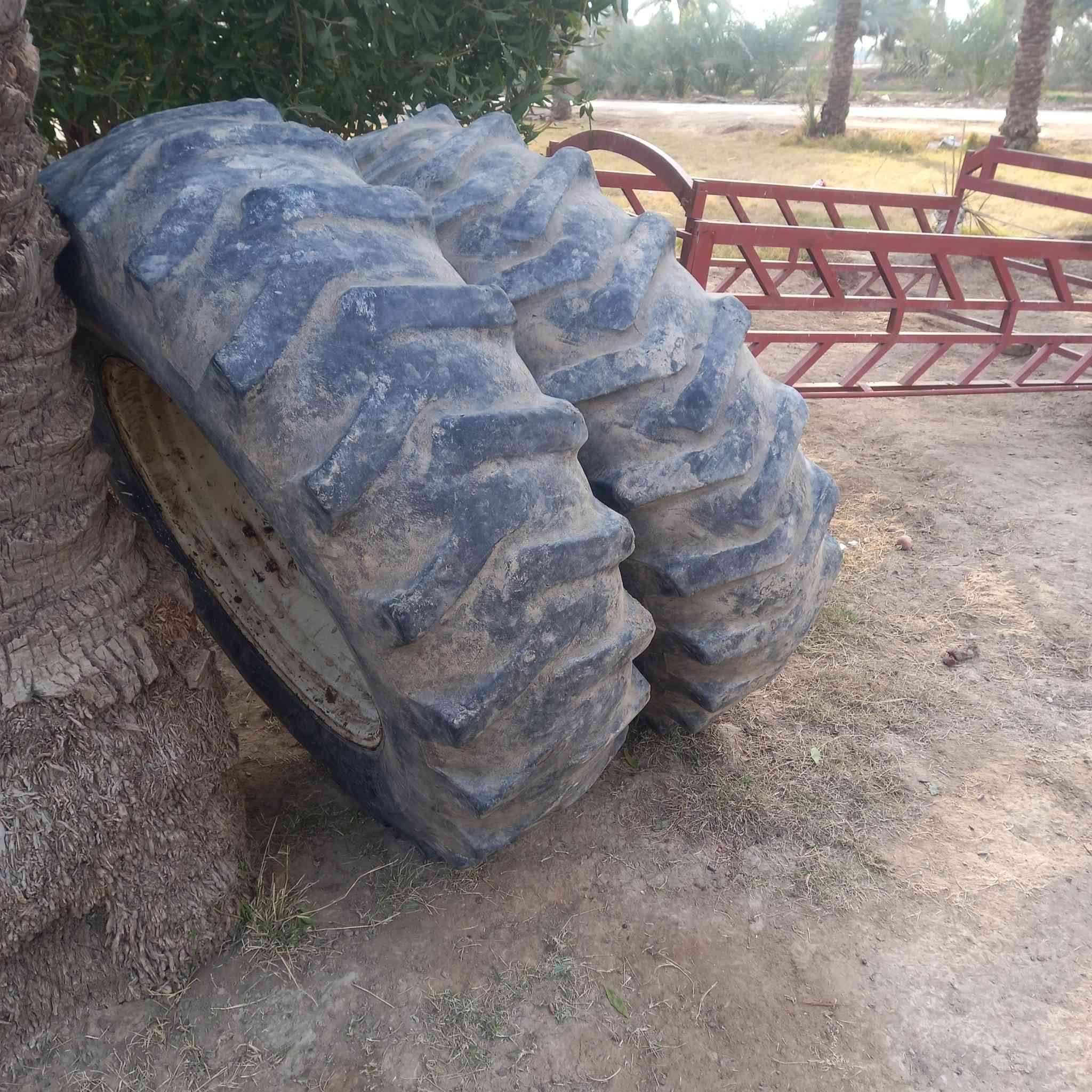 تايرات فيات ١١٠ هنه وويالتهن حجم ٣٤  السعر ٧٥٠ وبيهن مجال  مشدودات جوبلس  ***********
