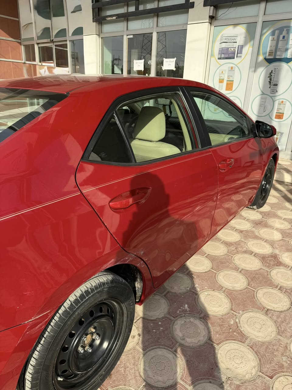 السلام عليكم
كورلا 19 le للبيع
السياره مواصفات معروفه 
ماشيه 93 ميل
كفاااله كير + محرك من الفتح او الضربه او التصليح
السياره بيها شخط موضحه كلها بالصور
حادث امريكا خلفي جنطه وجاملغ 
السياره بيها ضربه  ب باب الصدر ومبدله ب باب اصلي مال كصه (بدون صبغ)
بارد بالبنيد جهة السايق قليل بدون صبغ وموضح بالصور
السعر 143 
مكاني بابل الحله
***********
