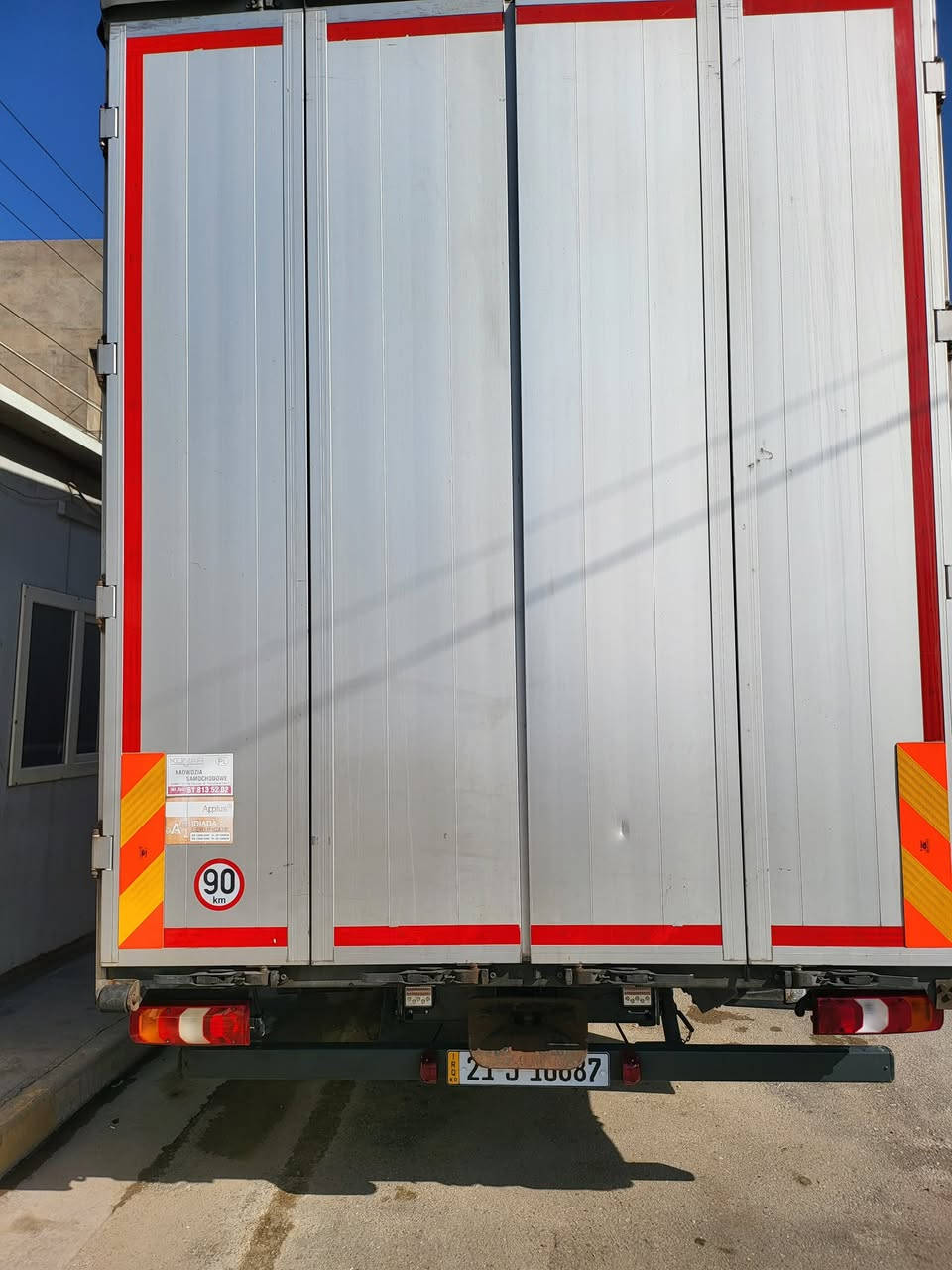 السلام عليكم اخوان بدي اتيكو وحش مديل 2016 طول البدي 7/75 من الخارج وارتفاعه 3 متر من الداخل للستفسار اكثر ***********
