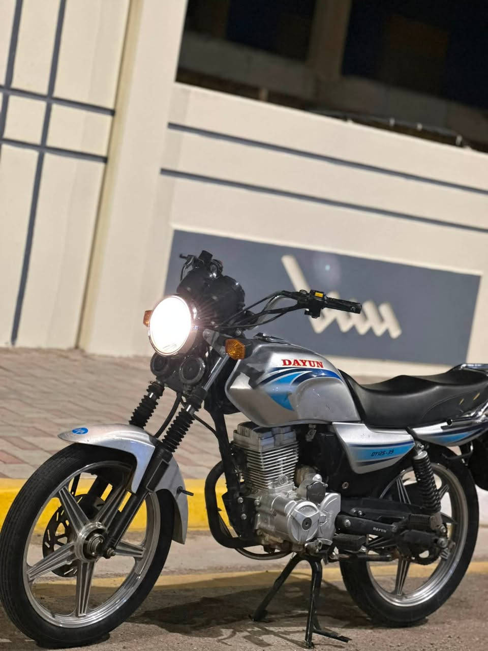 دراجه جديده   مديل 2020دراجه متروكه ما مستخدمه استخدام شخصي قليل وصارله 3سنوات تاركه على حطيته حته ما مشتغله شراي علهاذ رقم ***********
