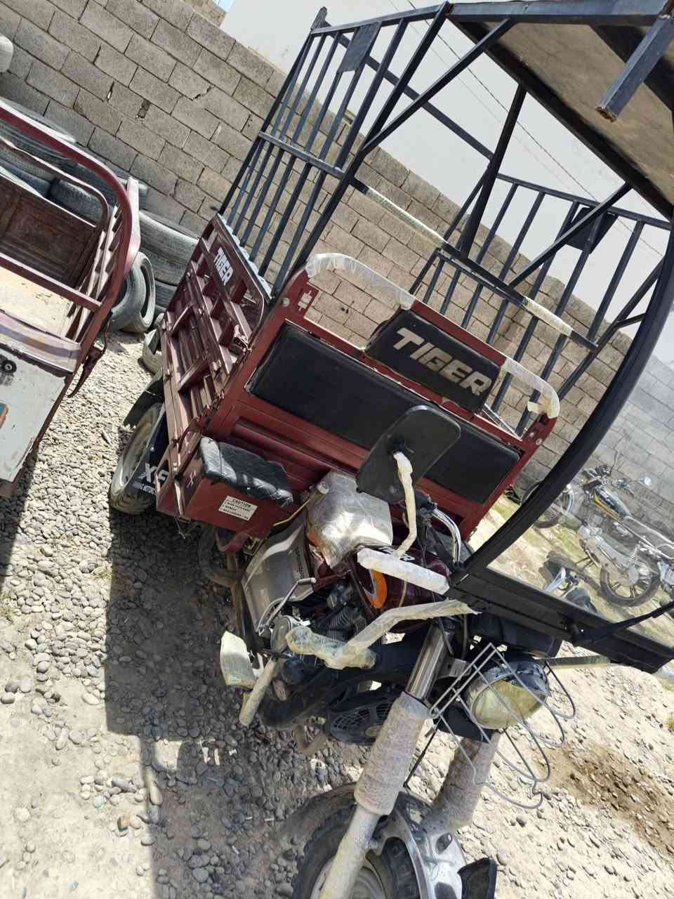السلام عليكم ستوته تايكر موديل 23 جاهزه من كلشي وراق كامله و محرك ما مفتوح بيه كير ثقيل مال حمول لبيع سعر عل خاص رقم لتواصل *********** مكان سامراء
