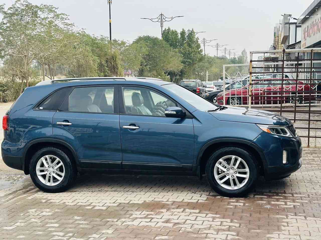 سورنتو 2014 بدون صبغ
مكينه ٤ سلندر 
كير محرك جديد 
صدر تبريد تتفه جديد 
مابيه نقص 
سونار وياه بيه بارد بصيط 
عنواني ديالى بعقوبه 
عارضه ١٣٣$ وبيه مجال بصيط 
***********
