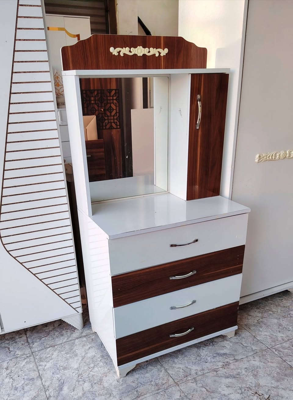 غرفه النوم شبابي نظيف بسعر مناسب عنوان كركوك قصاب خانه قرب دفاع المدني *********** معرض الأخوين
