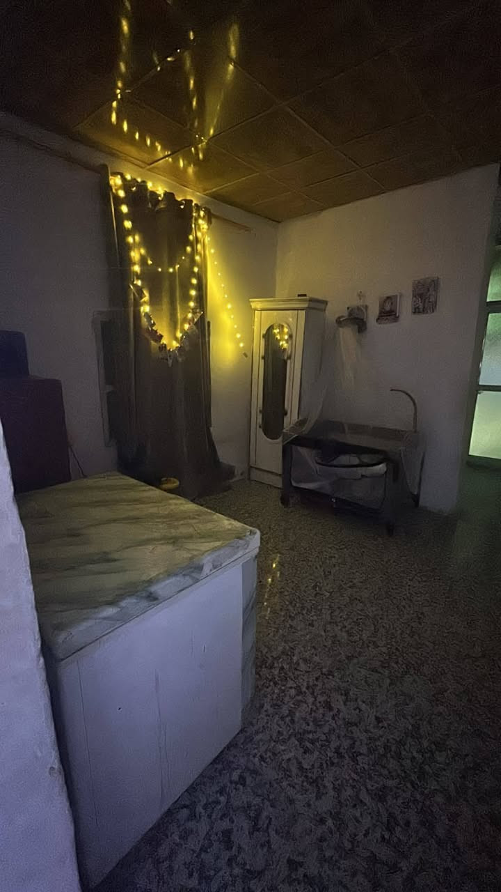 السلام عليكم بيت للبيع بمساحه 350 عقد 117العنوان بغداد  قرب تقاطع النهروان 9نيسان قرب ماركت ابو علي يبعد عن الشارع العام 150متر
يحتوي على

حديقة كبيرة

استقبال  

غرف عدد 1

صحيات عدد1

مطبخ حجم مناسب

صاله 

وسقف البيت ساندويش

خدمات كامله وشارع تبليط 

سعر البيت 60وبي مجال ان شاء الله

السلام عليكم بيت للبيع بمساحه 350 عقد 117العنوان بغداد  قرب تقاطع النهروان 9نيسان قرب ماركت ابو علي يبعد عن الشارع العام 150متر للاستفسار *********** واتساب
