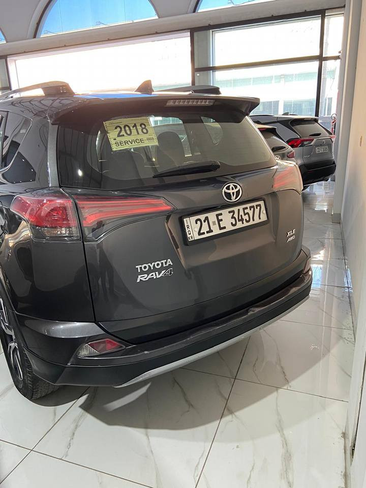 توێتا RAV4
‎مۆدێل 2018 فول مواسەفات سوکان تەحەکوم شاشە تەحدید سورعە جام کارەبا سلاید گێر و مەکینە بەشەرت  2پارچەی بۆیاغە بێ ناو گرتن چەملغ و بۆنیت   ئێرباگ سیستەم  بۆ زانیاریی زیاتر*********** أربيل, العراق
