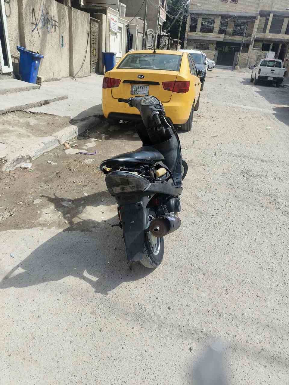 السلام عليكم ماكس عدله للبيع او مراوس دراجه جديده كابريتر بلادي وصفاح موجوده دراجه مكينتها متنمسع ناعمه كهربائياتها كلها شغاله نكره سلف مكاني بغداد حي اور ***********   السعر ٥٥٠ وبيه مجال.
