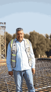 نقدّم لكم اعمالنا الانشائية لتسليح سقف الطابق الثاني باستخدام حديد تسليح من اجود الانواع وفق أعلى معايير الدقّة الهندسية، لضمان متانة استثنائية وقدرة عالية على تحمّل الأحمال المستقبلية.
تم اختيار الأقطار المناسبة بعناية لتحقيق توازن مثالي بين القوة، الصلابة، وطول عمر المنشأ، مع متابعة تنفيذ ميدانية دقيقة لضمان استقامة الشبكات، وثبات الطبقات، ومعالجة جميع نقاط الضعف المحتملة.

⚙️ النتيجة:
سقف مُسلّح باحتراف، يمنح المبنى ثقة أعلى، وأمان أكبر، واستدامة تمتد لسنوات طويلة…
لأن البناء المتقن يبدأ من قوة الهيكل.

موقعنا / بابل / قضاء المحاويل / مقابل مديريه بلديه المحاويل 

للتواصل والاستفسار 
 0772 867 7740 

https://linktr.ee/fhied
#رؤية_للتصميم_والبناء
