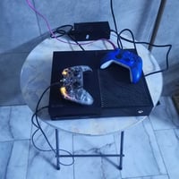 اكس بوكس وان جهاز ممفتوح  سعر ١٠٠...... ٠٧٧٠٩٧٠٩٧٧٩