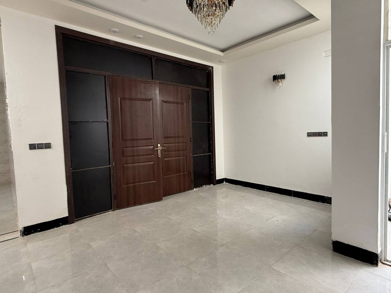 #يا_الله_يعلن_مكتب_الامين_للعقار 🏢 بيت  للبيع ملحق القريه 🏘
مساحه 150 متر طابق واحد 2غرف🚩 طابو زراعي سند 25 🚩  قرار محكمة 

سعر مناسب. /// بناء درجة اولى /// 

الستفسار او مراجعه المكتب📞📞☎️ ***********

#احجز_بيت_حلامك_الرائع🥰🥰#في_مكتب الامين

عنوان 🏘البيت نجف الشرف  #ملحق #القريه 

مقابل  اربع شوارع

تفاصيل عرفتين وصاله ومطبخ  وصحيات داخل وخارج

جميع الخدمات ماء كهرباء  تبليط🛣 و مدارس ناره ليليه

بناء طابوق اساس وسقف صب كونكريت 

عنوان #المكتب_الامين شارع_المطار_الحولي_الجديد 

عمو 301بشارع الصب

#مكتب_الامين_للعقار   الستفسار ☎️☎️ ***********

 ملاحضه البيت #موقع

يوجد لدينا كافت العروض وبسعار مناسبه  معا  الخدمات🏗يوجد لدينا جميع المساحات عنوان المكتب عمود 301 شارع الصب

 تعاملنا مبني على الثقة والمصداقية

ومعاملات رسمية 100% بدون أي تعقيد 💼

النجف مدينة استثمار وأمان…بيع شراء

وخلي خطوتك الجاية تكون الصح ويانا 💰✨

*********** #مكتب_الامين_للعقار
