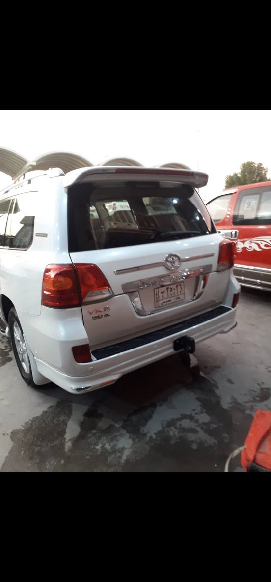 سلام عليكم مكلف بلنشر .لاندكروز موديل 8 محدث 14بغداد تحويل مباشر..جديده وجاهزه من كل النواحي محرك توه مشدود جديد..تخم تاير حداديه تبريد جديد قبل اسبوع سويته...بيند مفتوح والجنطه مبدله مال 14.. سياره ناعمه ..محرك6 سلندر بيع مراوس ترهم علما ان مكان السياره ناصريه مركز حي المعلمين..لشراي فقط الخاص مغلق***********
