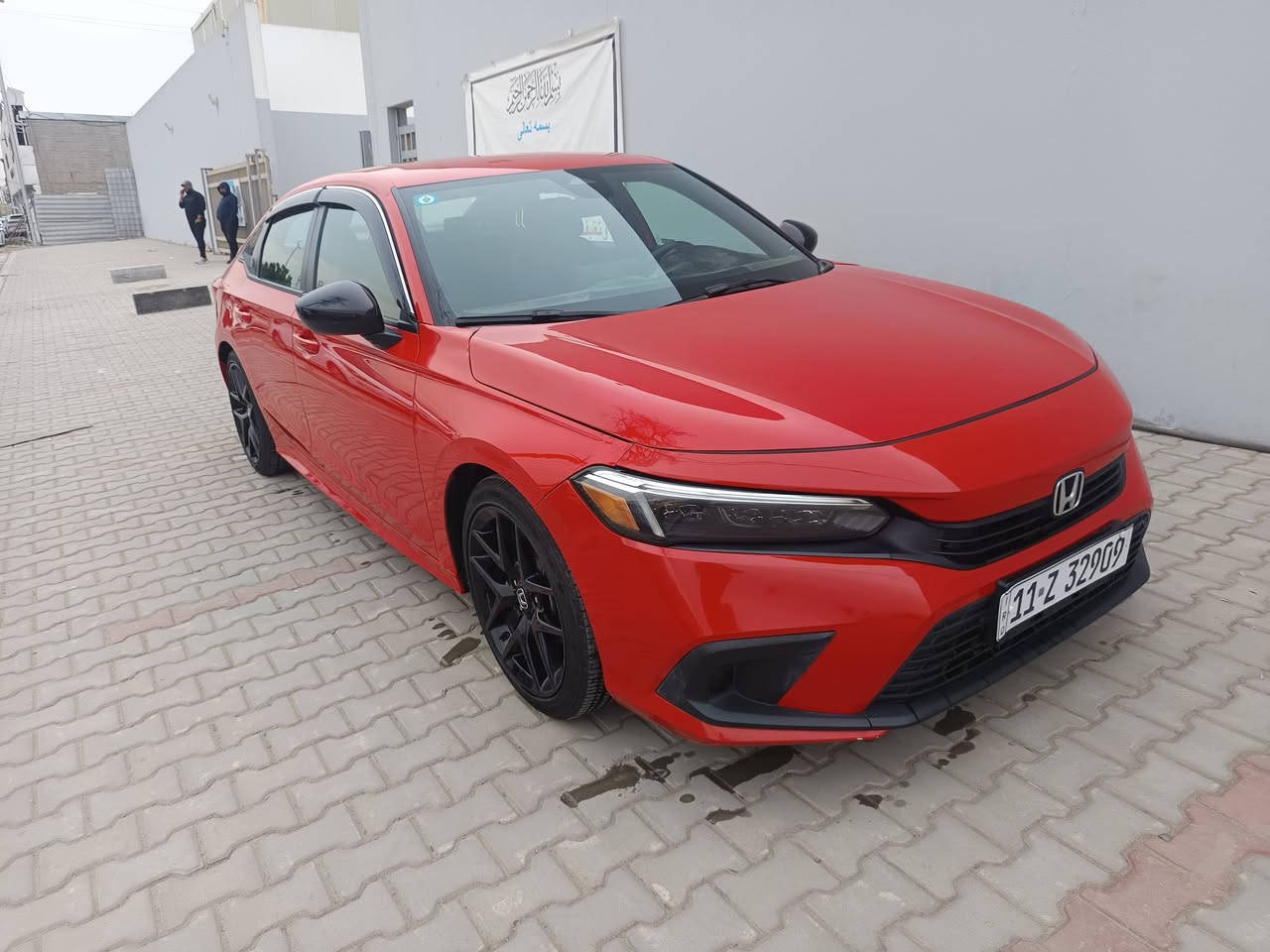 السلام عليكم 
للبيع
هوندا سيفك2024 سبورت / لون احمر مميز  / وارد امريكي
 رقم بغداد 
الحادث مرفق بالصور

محرك 2000 ٤سلندر 
ماشية 28 الف وقابل للزياده  
بصمة 
تحكم ستيرن وحساسات ورادار  امامي وكاميرا خلفية
محدد وتصحيح مسار 
اوامر صوتية
شفتات ستيرن
٣ انظمة قيادة 
كهربائيات وتبريد وتدفئة كلها شغالة 
ايرباك الستيرن فقط 
السعر 150 ورقة 

عنوانها بغداد مدينه بسماية  
للاستفسار***********
