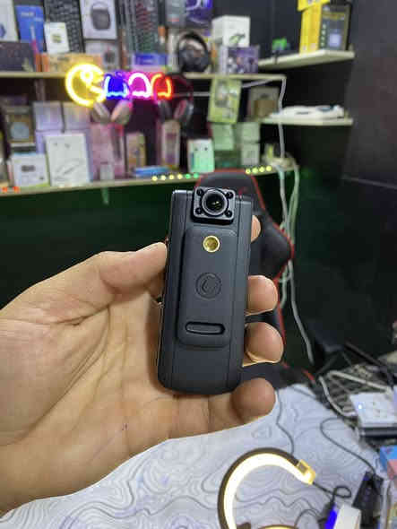 مني كاميرى هاي النوعيه الثانيه لتصوير الفلوكات والمغامرات لاصحاب الدلفري والبايسكلات شحن تايب سي تصورلك بدقة1080كامريتها قلابه 190درجه يجي وياها رام 32GBللطلب راسلنه واتساب ***********
