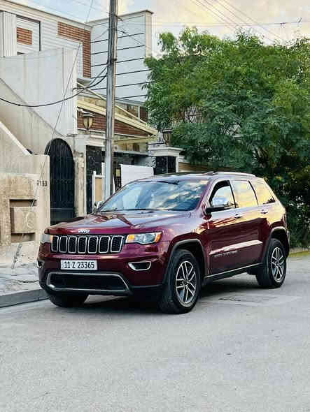 سلام عليكم جيب كراند شيروكي للبيع
موديل 22 سياره فول مواصفات 
فتحه 
كشن جلد 
خزن ميموري
جنطه كهرباء
حساس امامي 
حساس خلفي 
رادار جانبي 
سياره خير من الله 
مكينه 3600 ممفتوحه بلاديه 
بجم كبس بيها 4 قطع صبغ 
بدون دواخل السياره 
ماشيه 70 
مكان السياره بغداد السيديه 
للاستفسار ***********

السعر 238 وماكو هيج سعر بهيج نظافه
