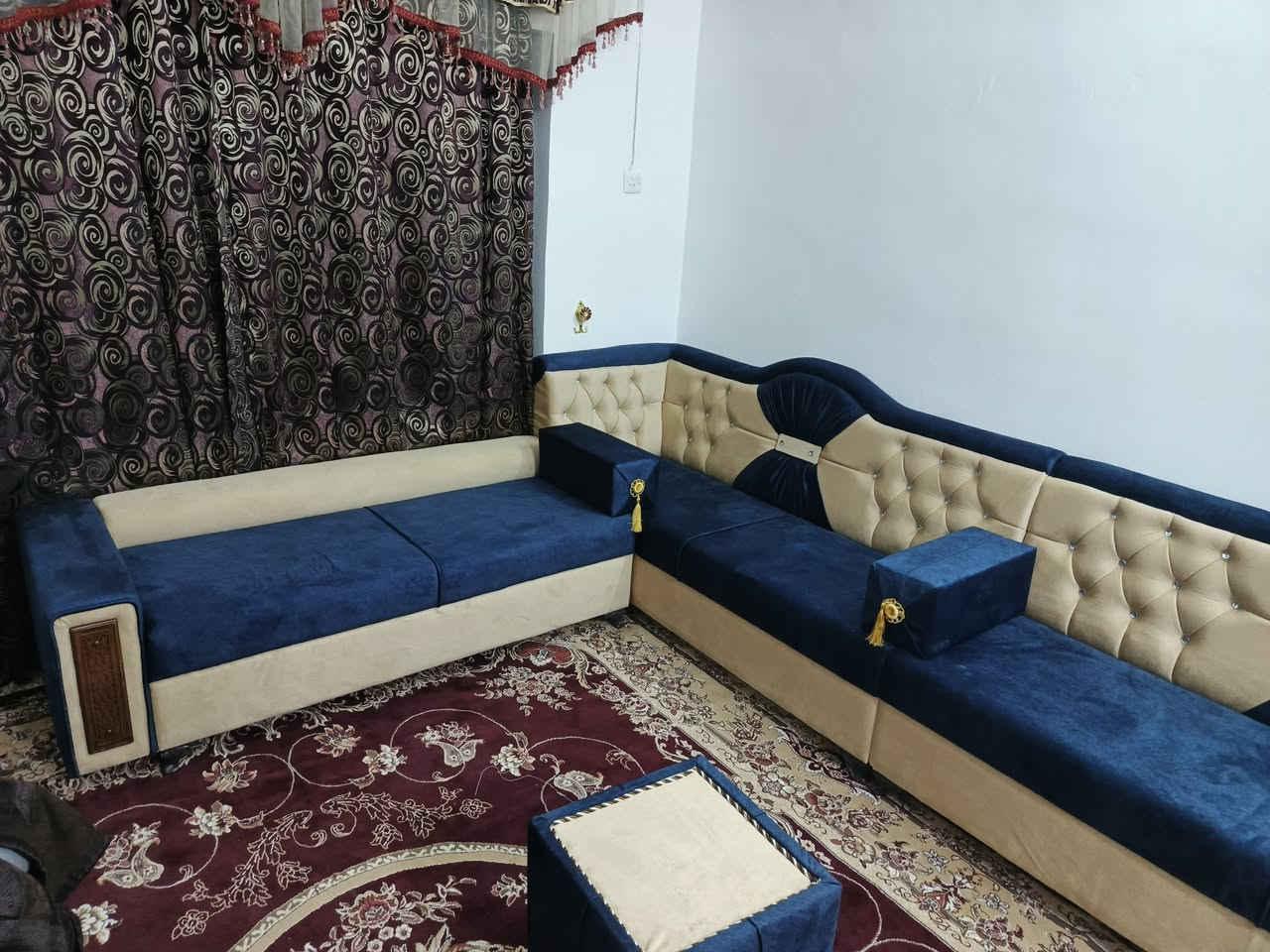 كمل ديوان الاخ ذوفقار من حي الاسرى
شغل درجه اولى من خشب وسفنج وقماش 
احمد ياسين للتخم والديوان للاستفسار
مراسلت الصفحه اوالاتصال بالرقم***********
