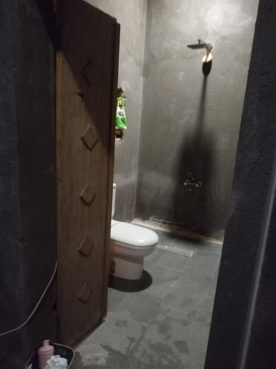 #يالله (اللهم صل على محمد وآل محمد)

#بيت زراعي 175 متر ركن على 3 شوارع للبيع

يحتوي على غرفتين وإستقبال وصاله ومطبخ وحمامات خارجيه وداخليه ويحتوي وطارمه

#خدمات متكامله ماي مجاري كهرباء تبليط وأرصفه وإناره وكيبل ضوئي للإنترنت بالباب

#البيت بيه نواقص بسيطه تريده يكمله مفتاح تريده على وضعه ☺️

#البناءطابوك صب كونكريت رباط أرضي 👍

#العنوان ناحية أور (السديناويه) قرب مجمع بشير مقابيل الطابو ✅

#السعر واي تفاصيل التواصل على الرقم ***********
