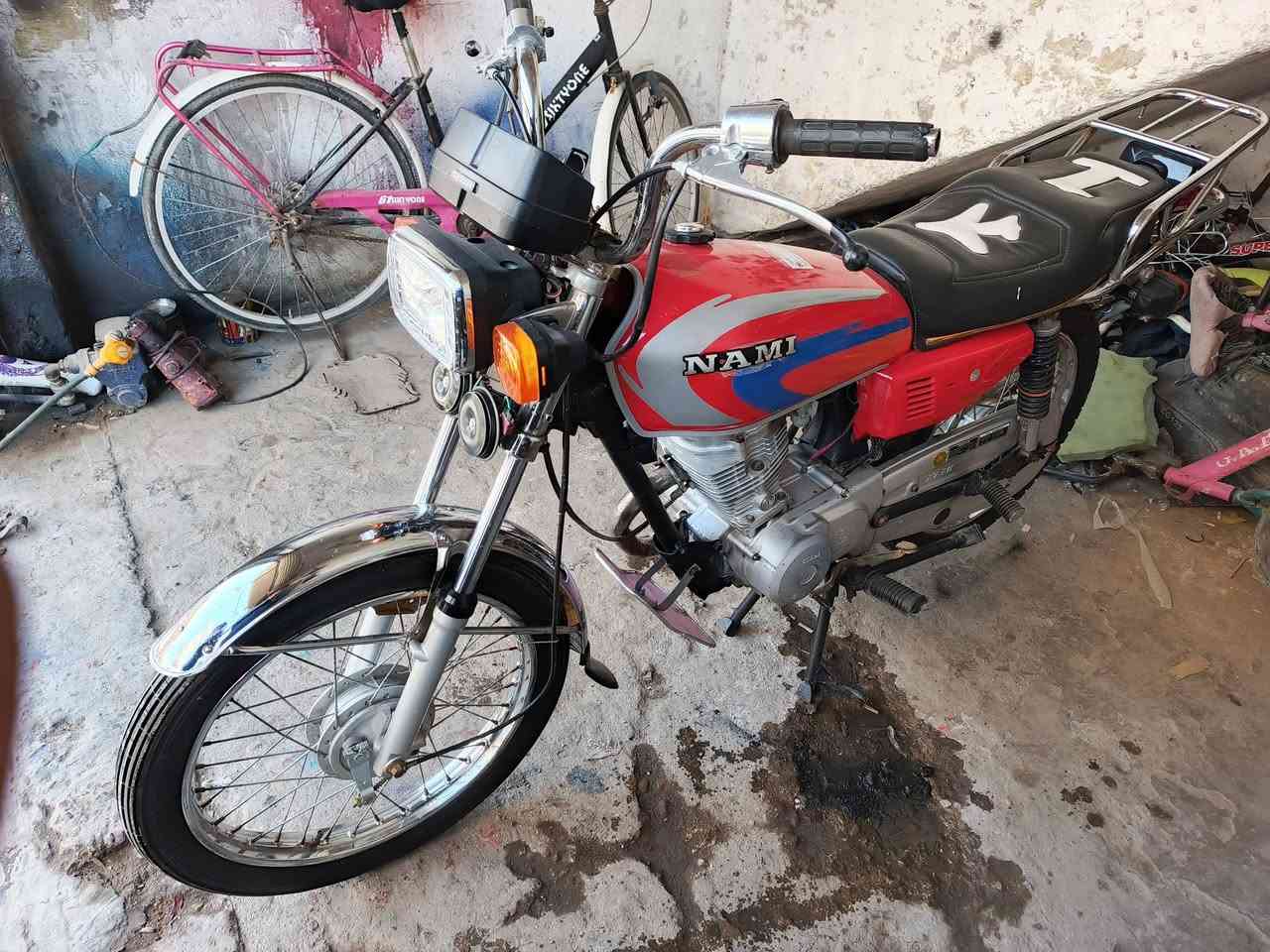 سلام عليكم اربعه كير ارشه اوراق أصولي وكامله شاصي 2015 وتعمير جديد كهربائيات كلهه شغاله دراجه جاهزة وكلها شغاله مابيهه اي نقص نضافتهه نفس البصوره مكانها الديوانيه مامتواجد ع خاص تصل وبيك خير وتدلل ***********
