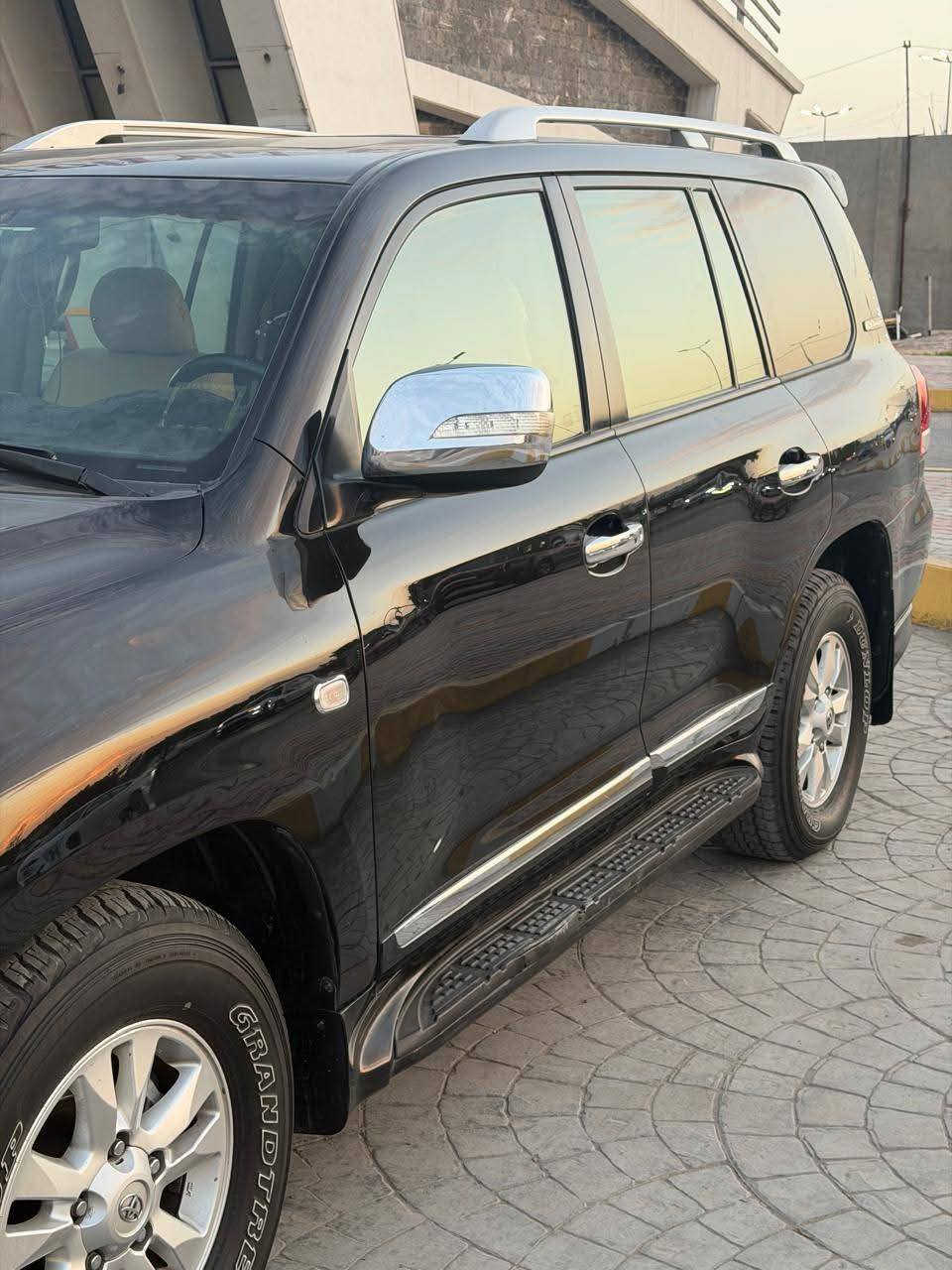 السلام عليكم لاندكروز مديل 2011 ستينيه فول بصمه مكفوله ماعدا الجاملغ الخلفي بي شويه صبغ رقم سليمانيه الاتصال *********** السعر اتصال
